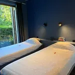 Au Petit Pont De Champagne 3*